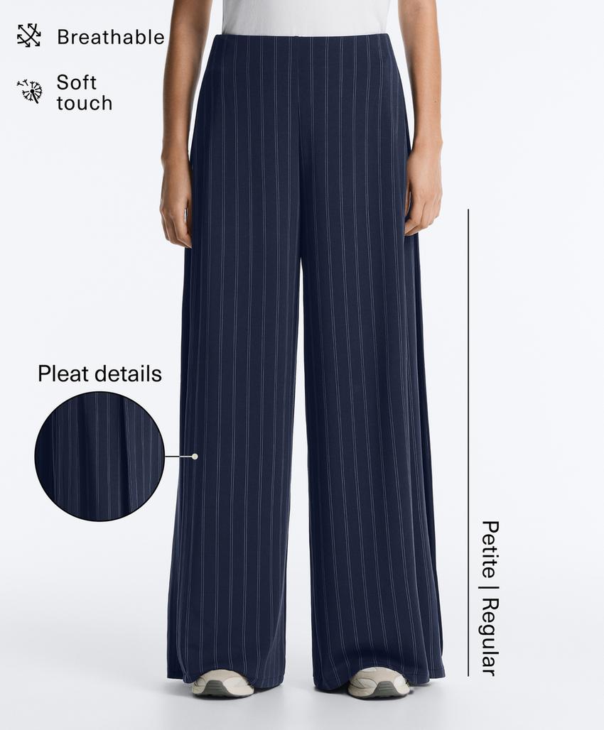 Широкие брюки из модала с мягкой на ощупь тканью и боковой складкой