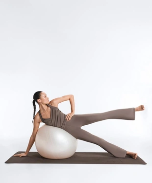 Длинный комбинезон COMFORTLUX FLARE с перекрестными деталями- Заказать в России