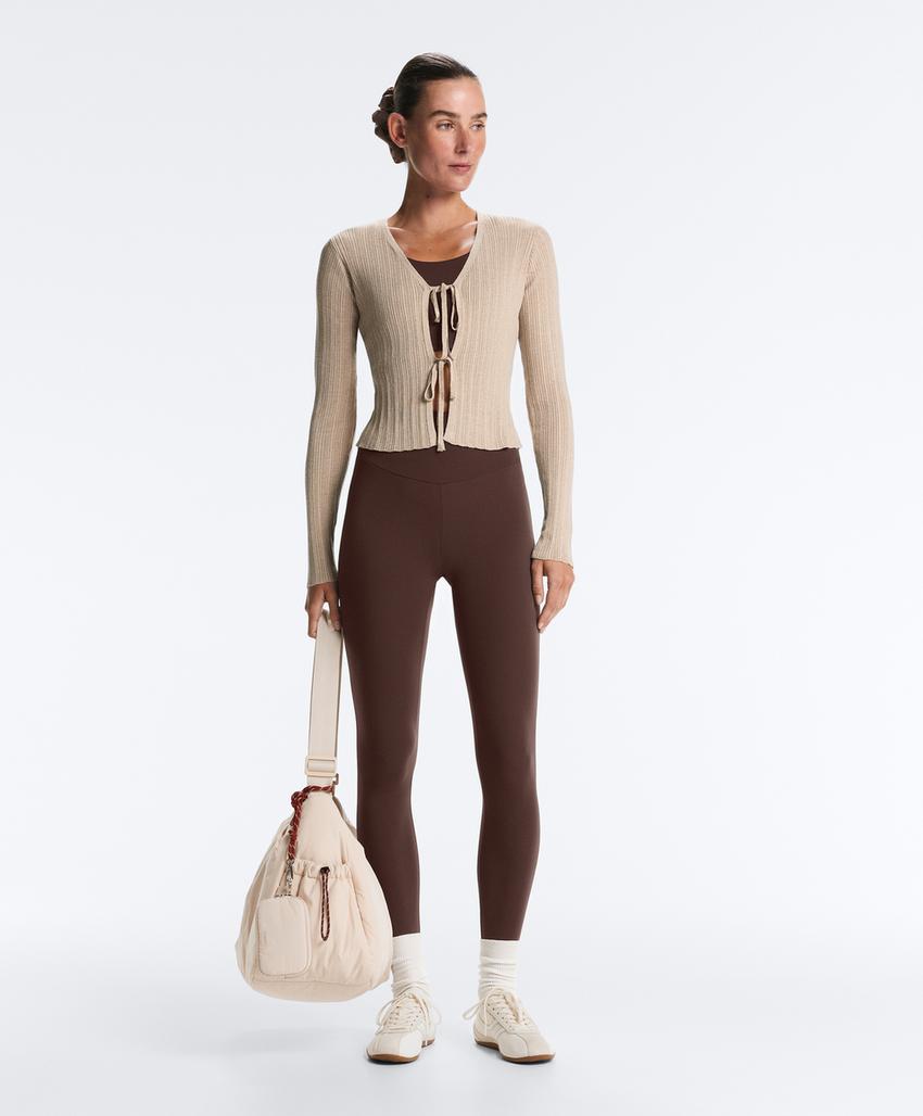 Вязаный кардиган в рубчик с завязками спереди