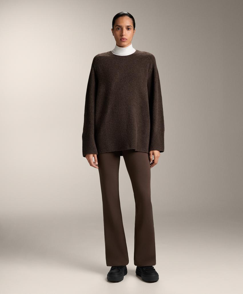 Джемпер с круглым вырезом из мягкого вязаного полотна