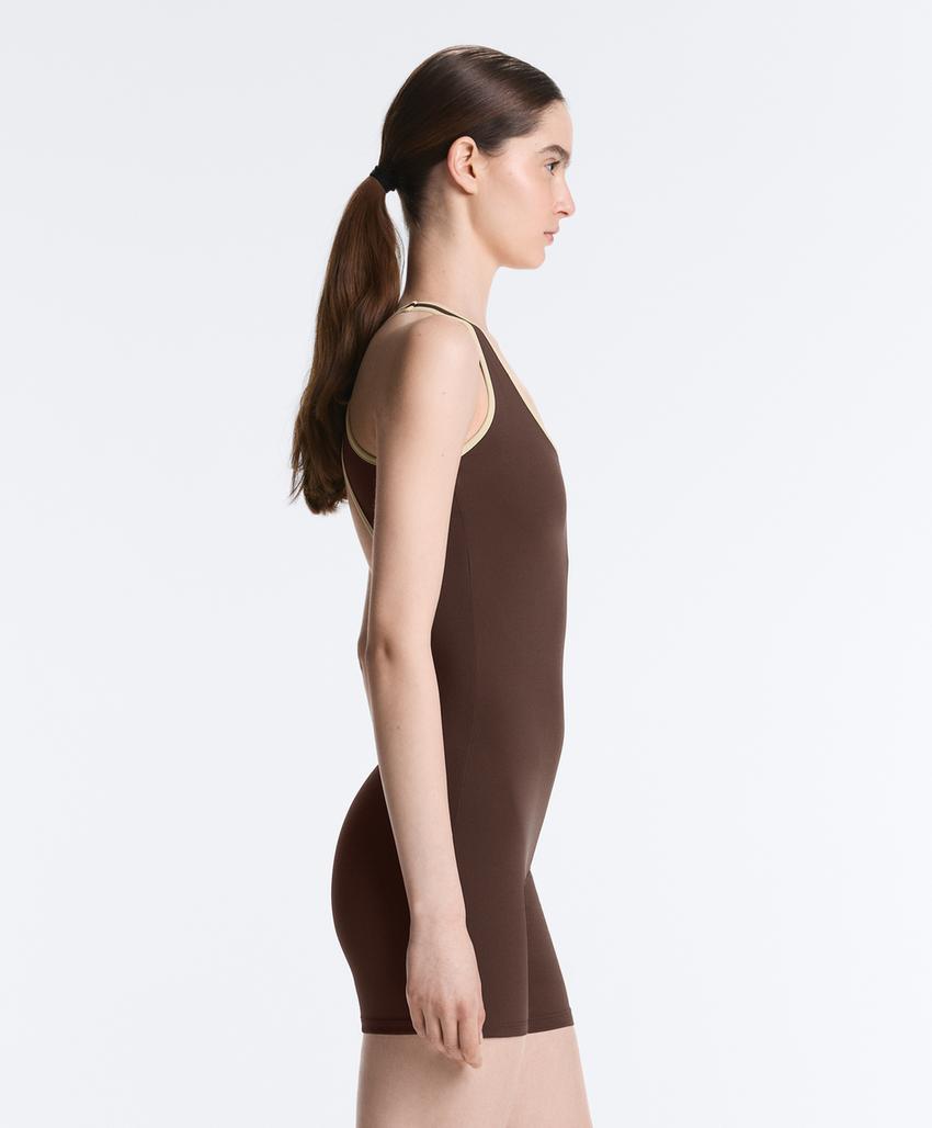 Комбинезон с короткими шортами и отделкой piping comfortlux