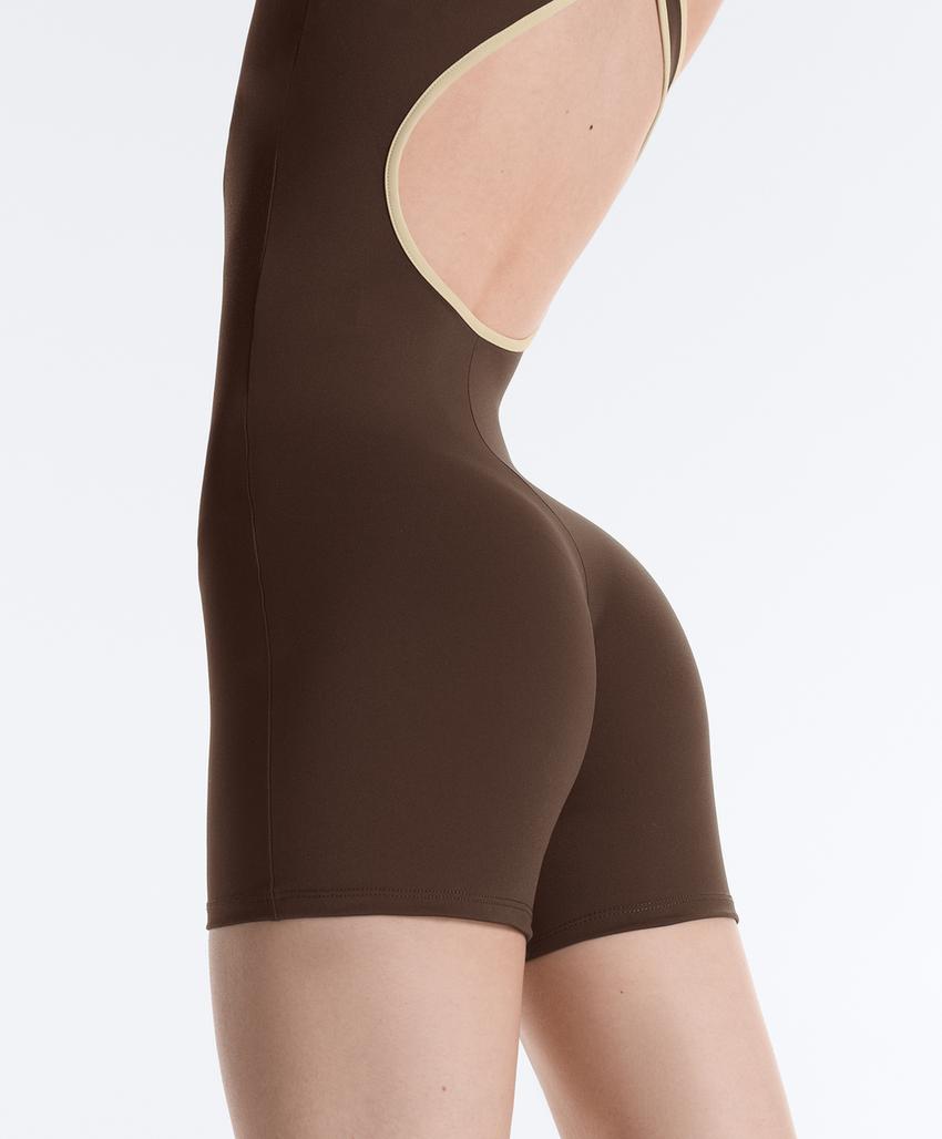 Комбинезон с короткими шортами и отделкой piping comfortlux