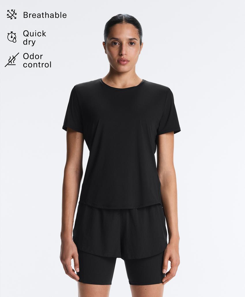 Футболка из технологичной ткани с короткими рукавами