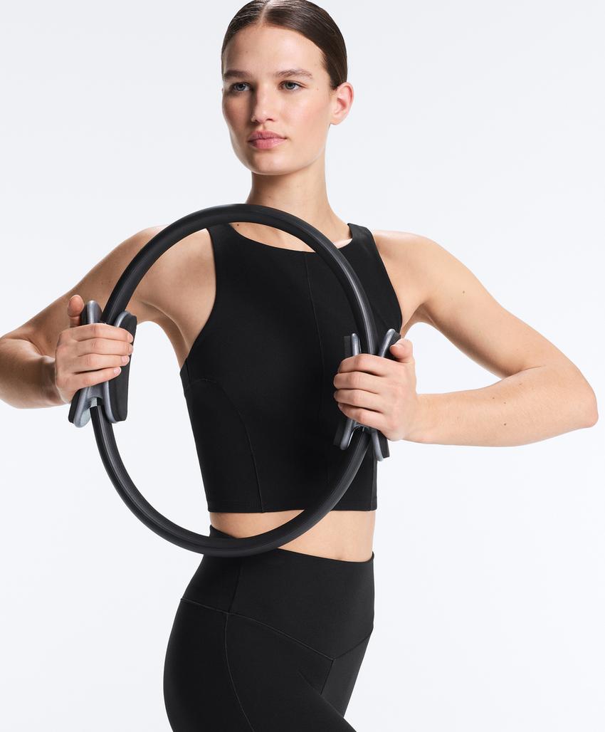 Топ evermove с тонкими бретелями