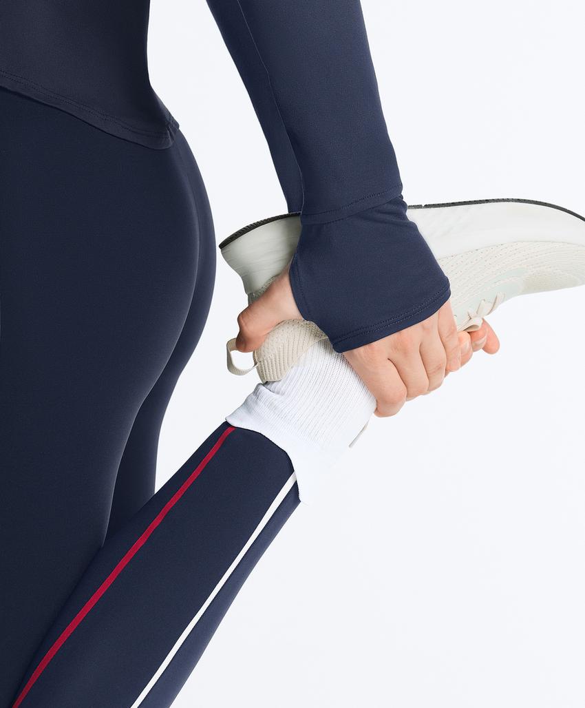 Футболка с длинным рукавом и техническими вставками