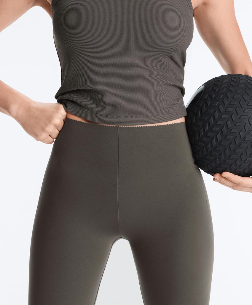 Брюки клеш Compressive с завышенной талией и эффектом пуш-ап