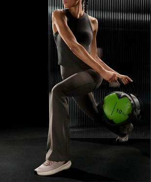 Брюки клеш COMPRESSIVE с завышенной талией и эффектом пуш-ап- Заказать в России