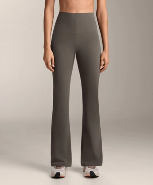 Брюки клеш COMPRESSIVE с завышенной талией и эффектом пуш-ап- Заказать в России