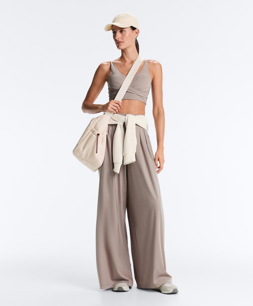 Топ с перекрестным дизайном light touch