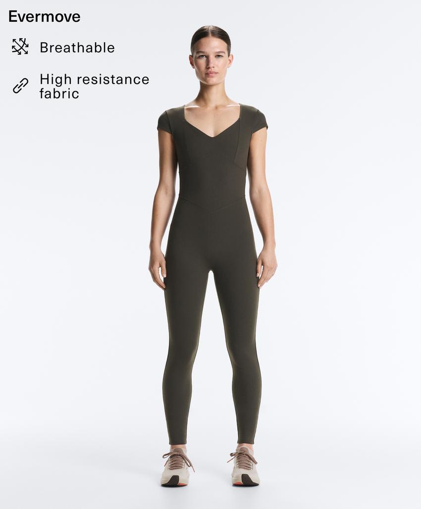 Длинный комбинезон Evermove с коротким рукавом