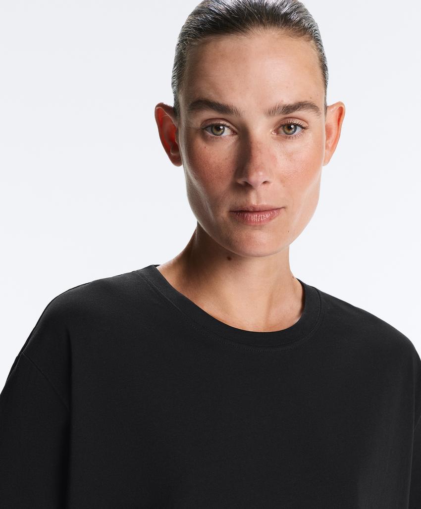 Объемная футболка из хлопкового смесового трикотажа с коротким рукавом