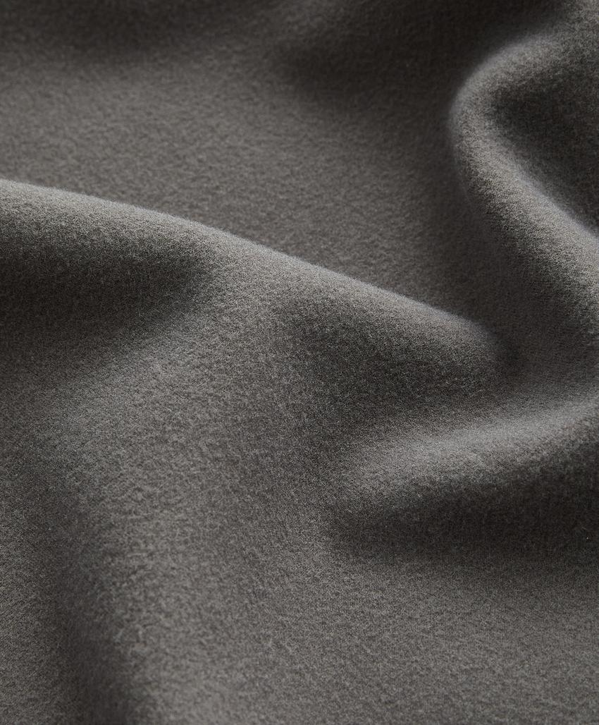 Длинная куртка с капюшоном и деталями из ребристого материала и футера