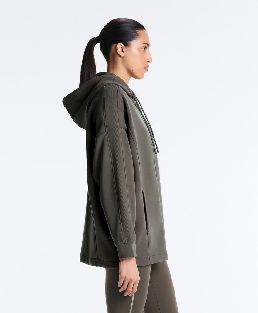 Длинная куртка с капюшоном и деталями из ребристого материала и футера