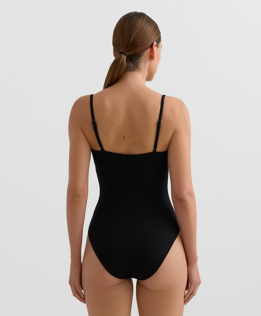 Пике с глубоким v-образным вырезом купальник