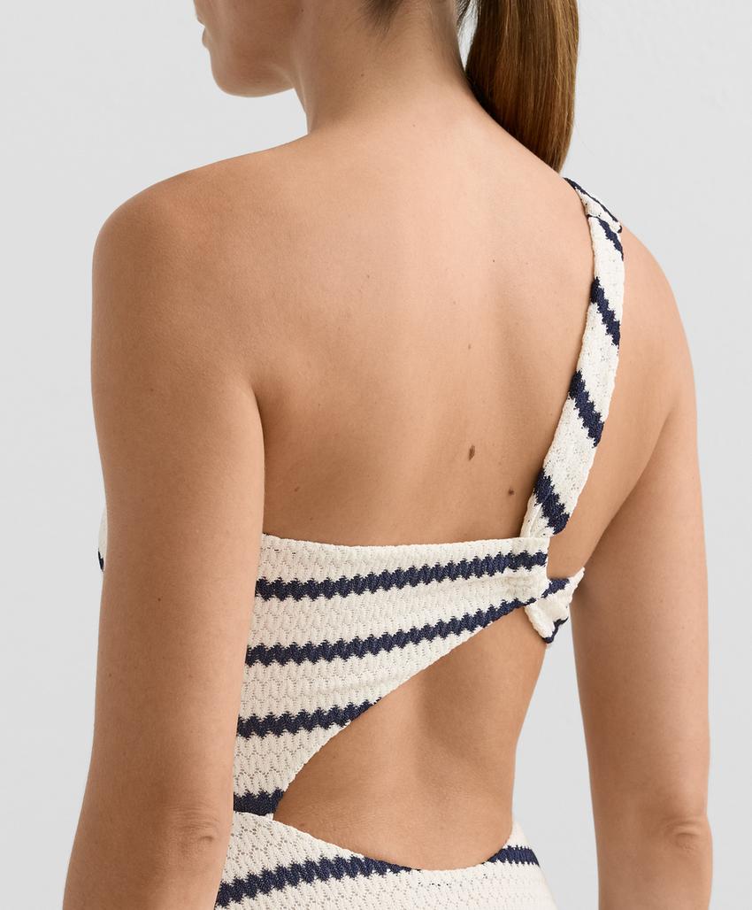 Асимметричный полосатый крючком трикини