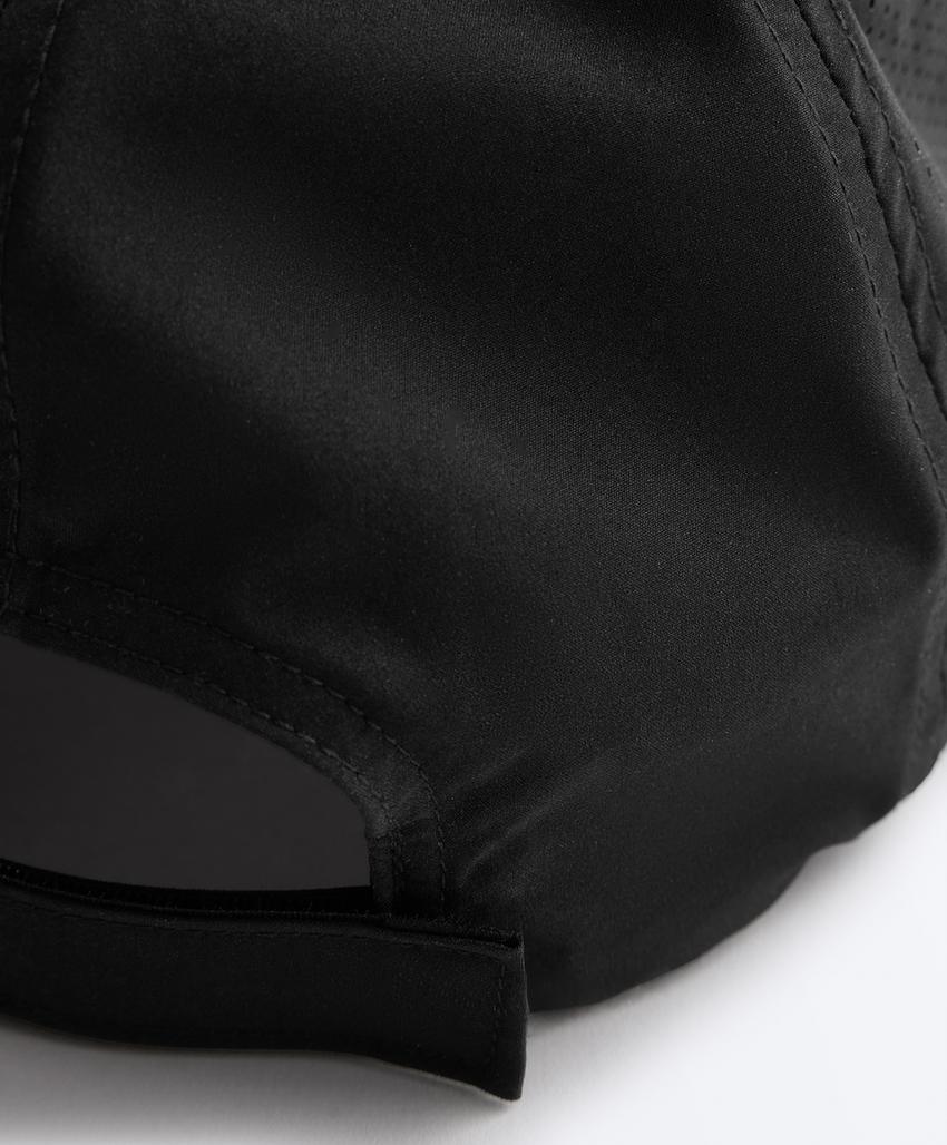 Спортивная кепка