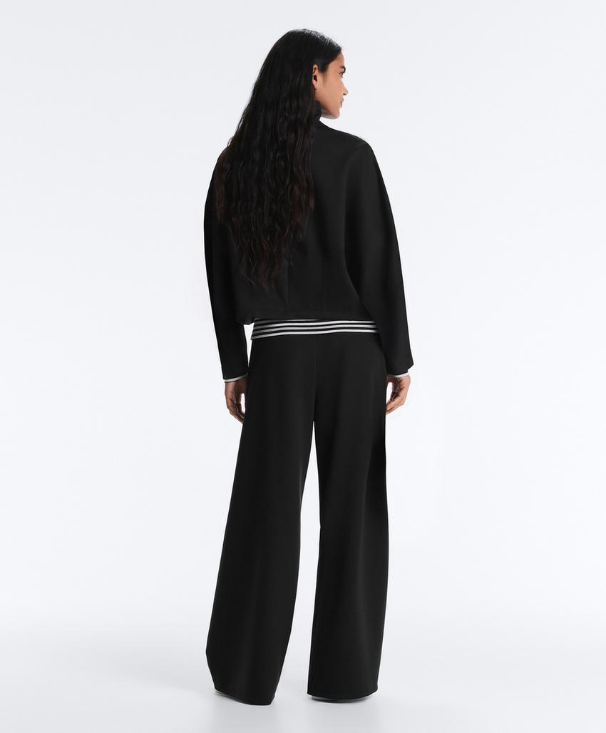 Куртка прямого кроя в неопреновом стиле