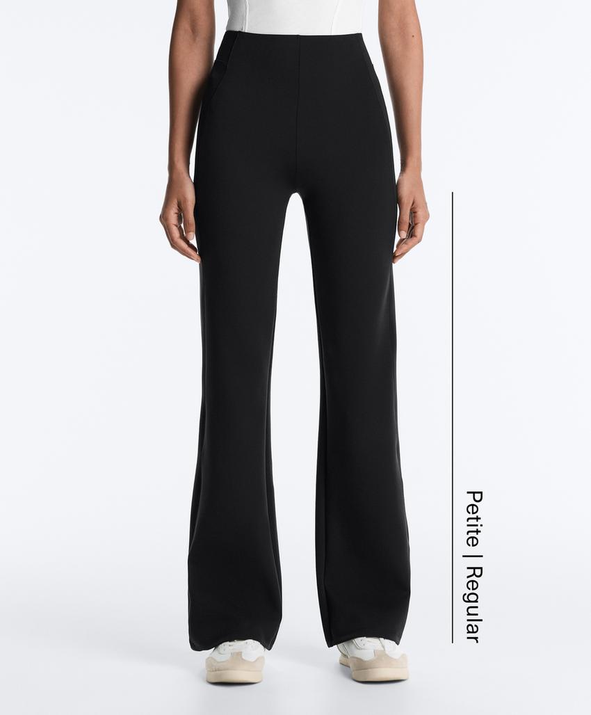 Расклешенные брюки с высокой посадкой и эффектом неопрена