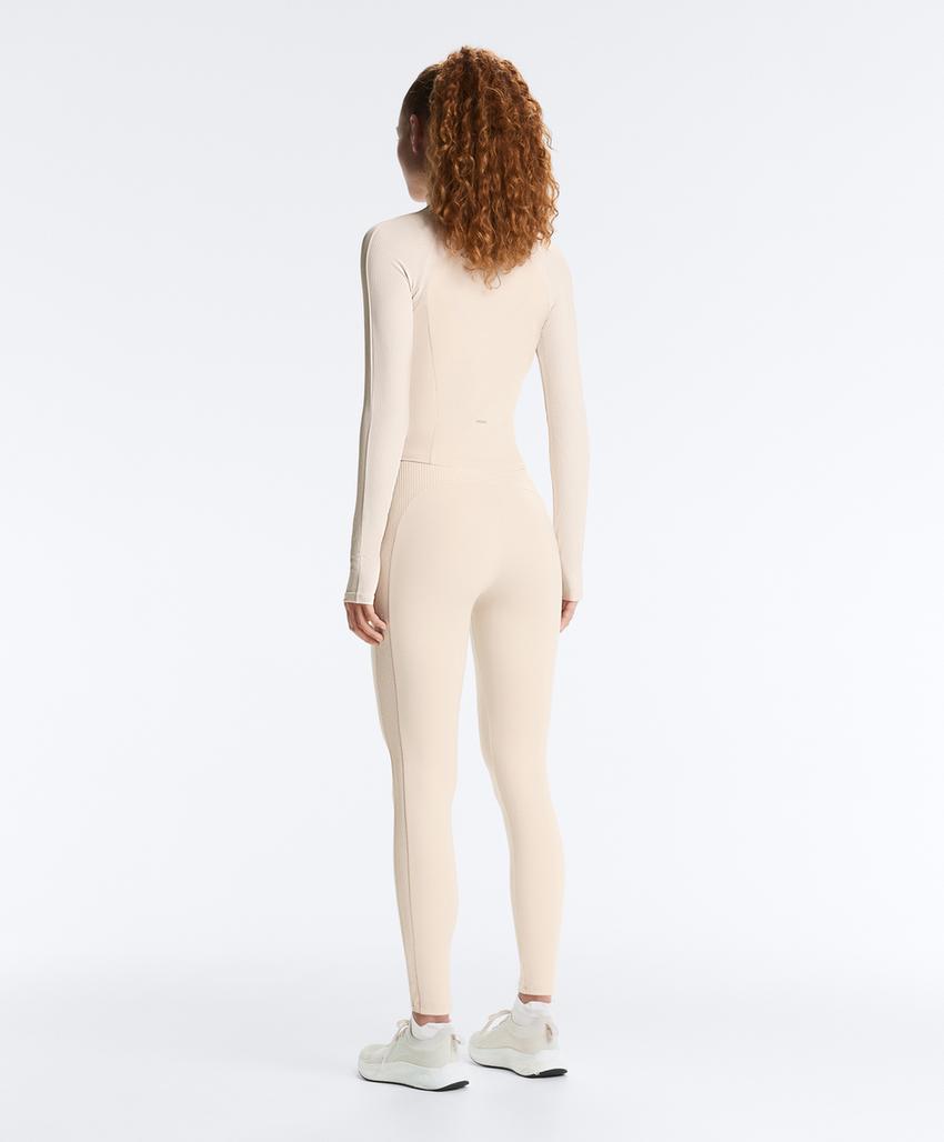 Высокотехнологичная куртка в рубчик