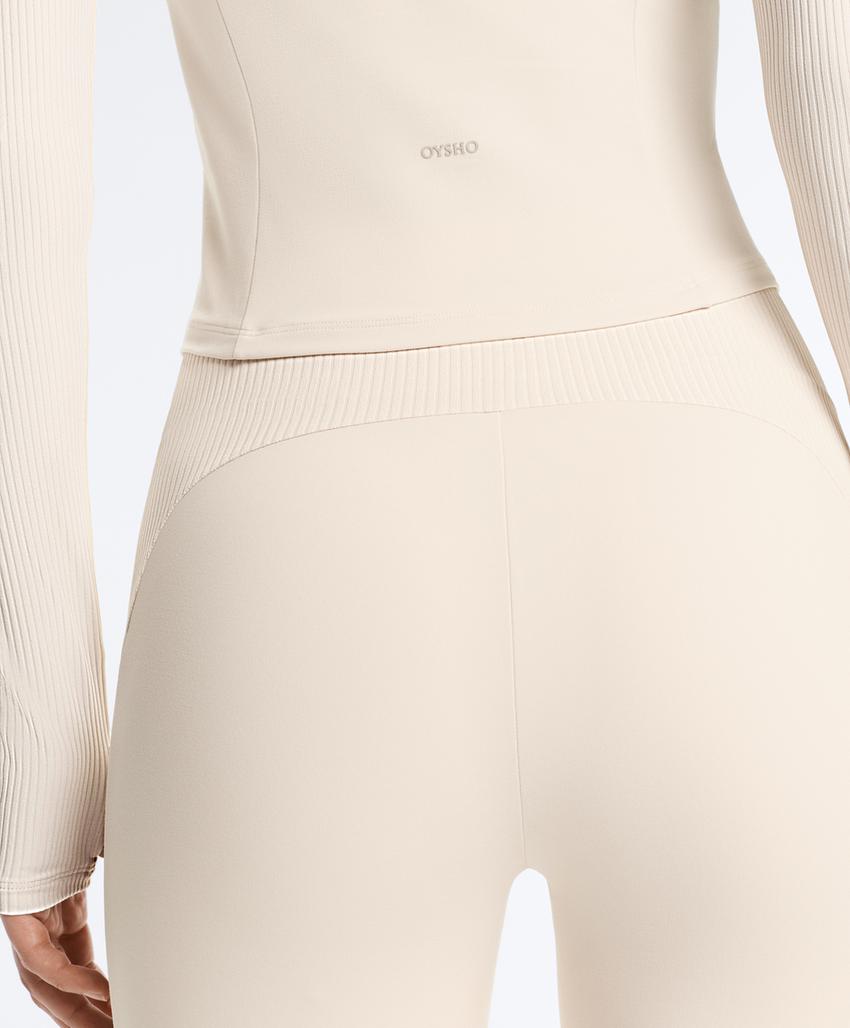 Высокотехнологичная куртка в рубчик