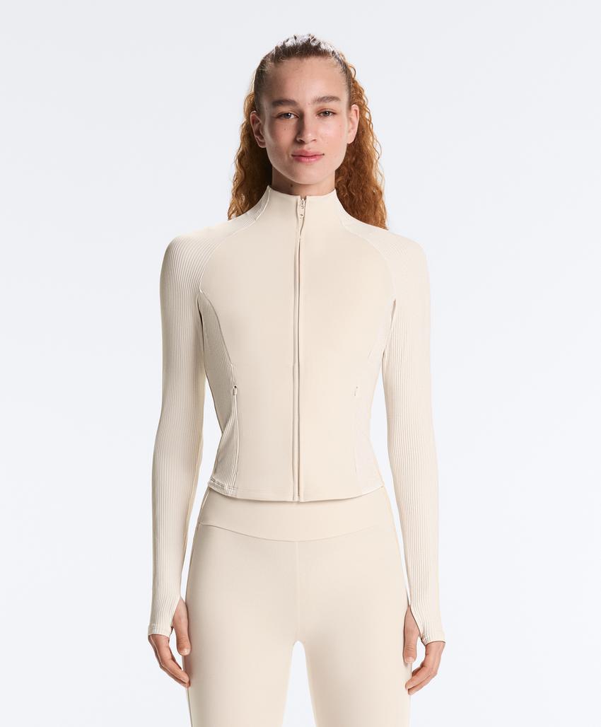 Высокотехнологичная куртка в рубчик