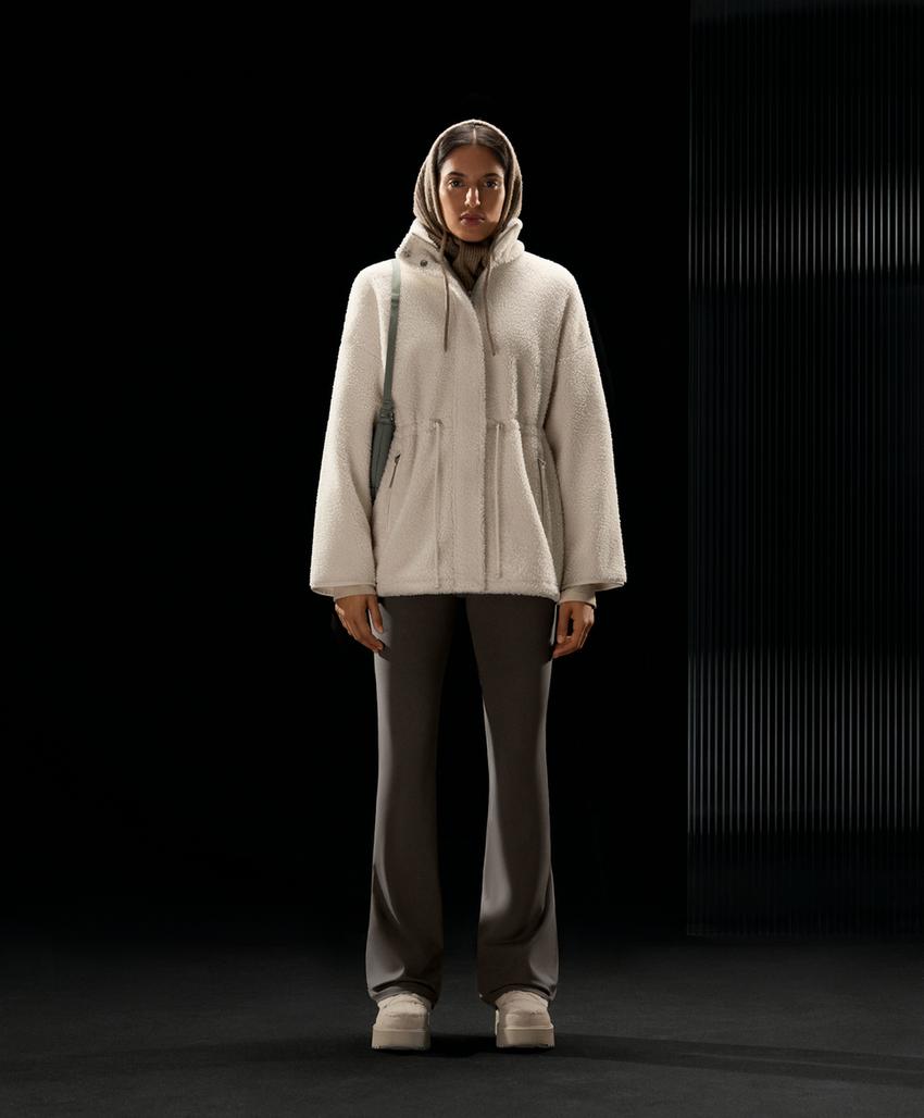 Брюки с высокой посадкой и расклешенными штанинами