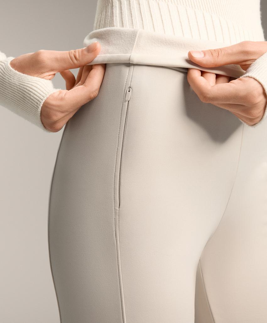 Теплые брюки с высокой посадкой и широкими штанинами и карманами