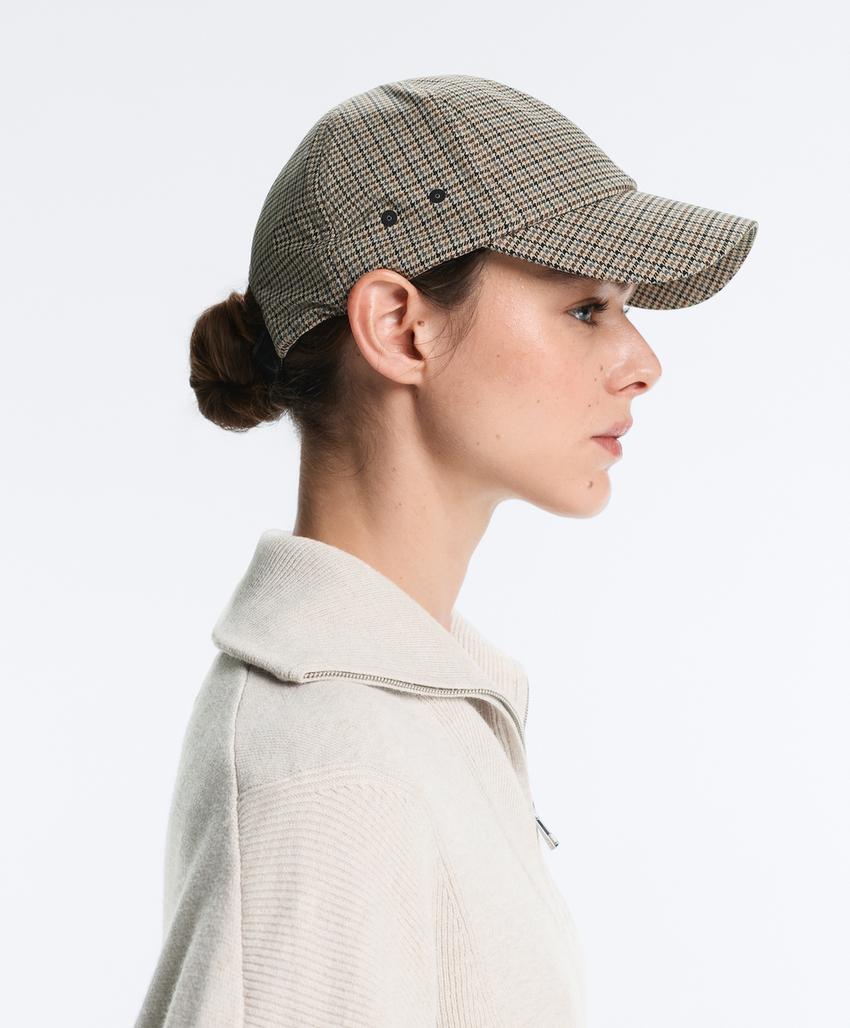 Кепка в мелкую клетку