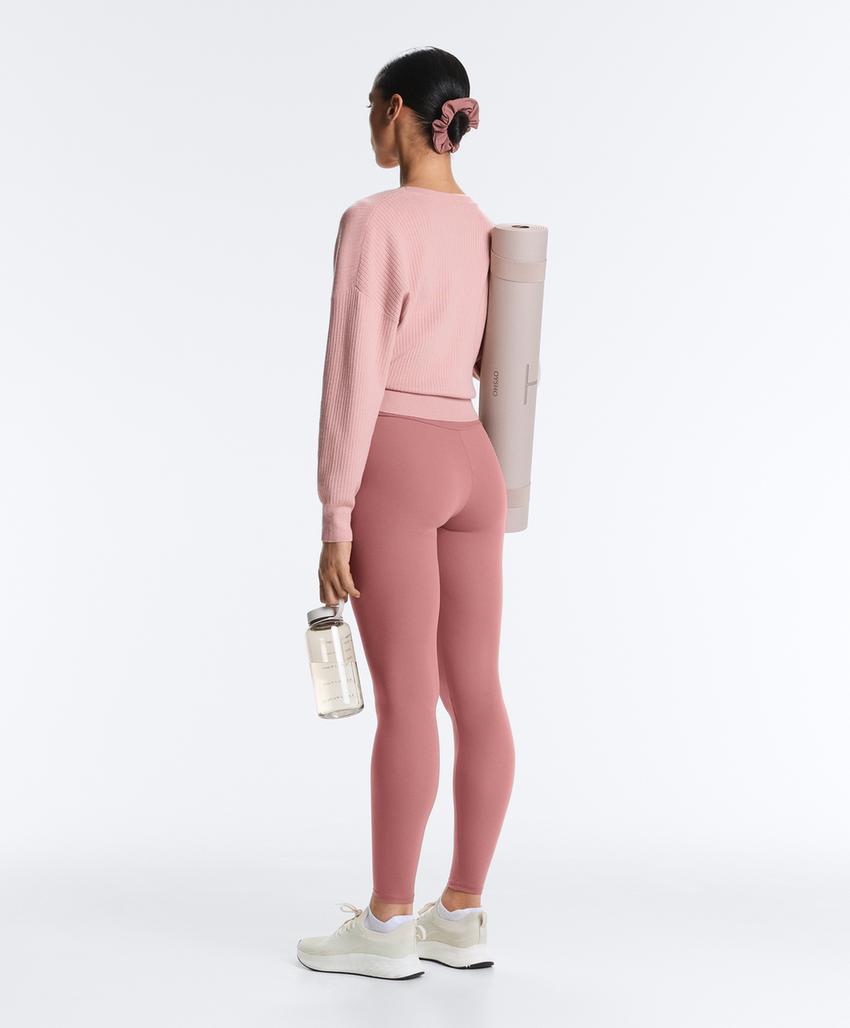 Джемпер с плетением в виде витков