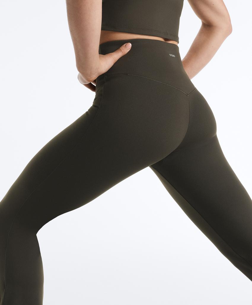 Брюки со средней посадкой и широкими штанинами evermove