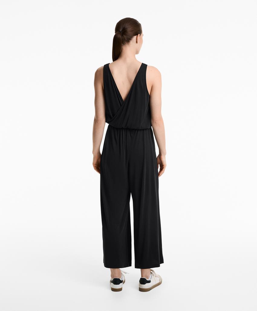 Миди-комбинезон с завышенной талией и перекрестным декольте из модала