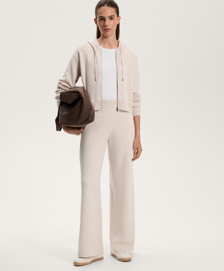 Вязаная куртка с капюшоном