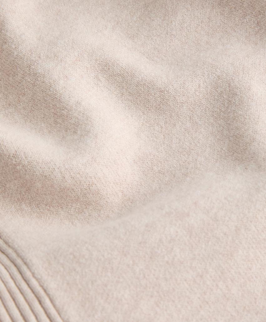 Вязаная куртка с капюшоном