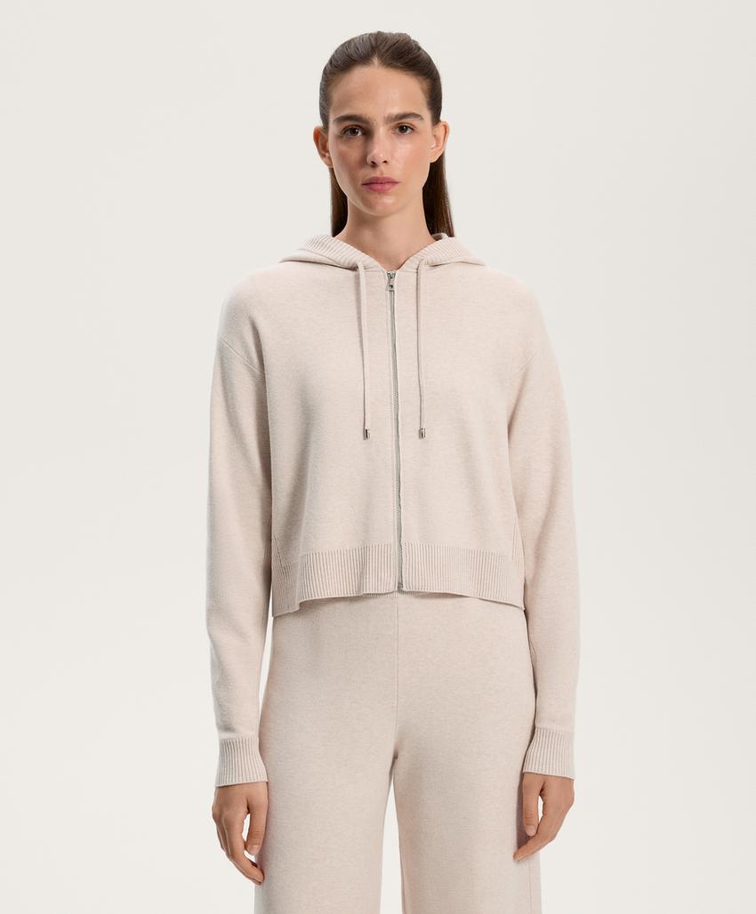 Вязаная куртка с капюшоном