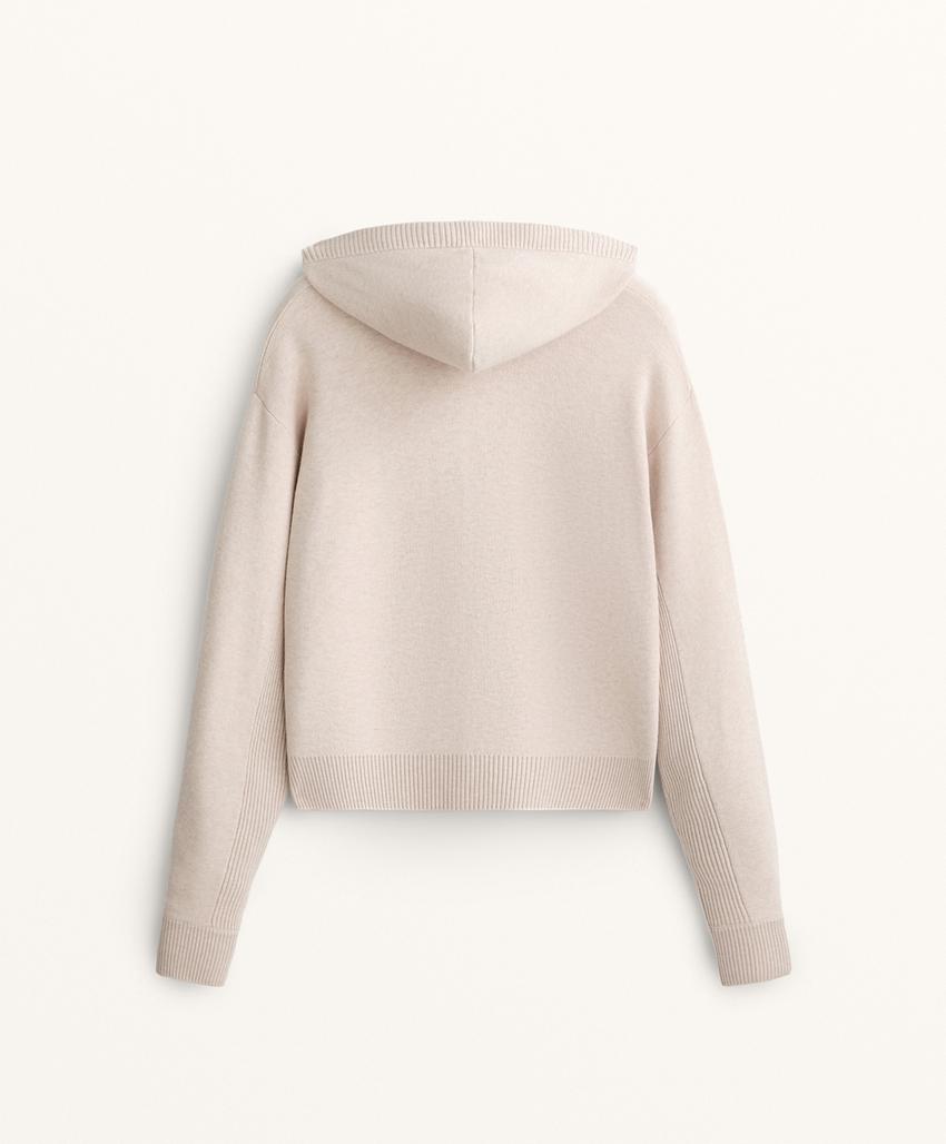 Вязаная куртка с капюшоном