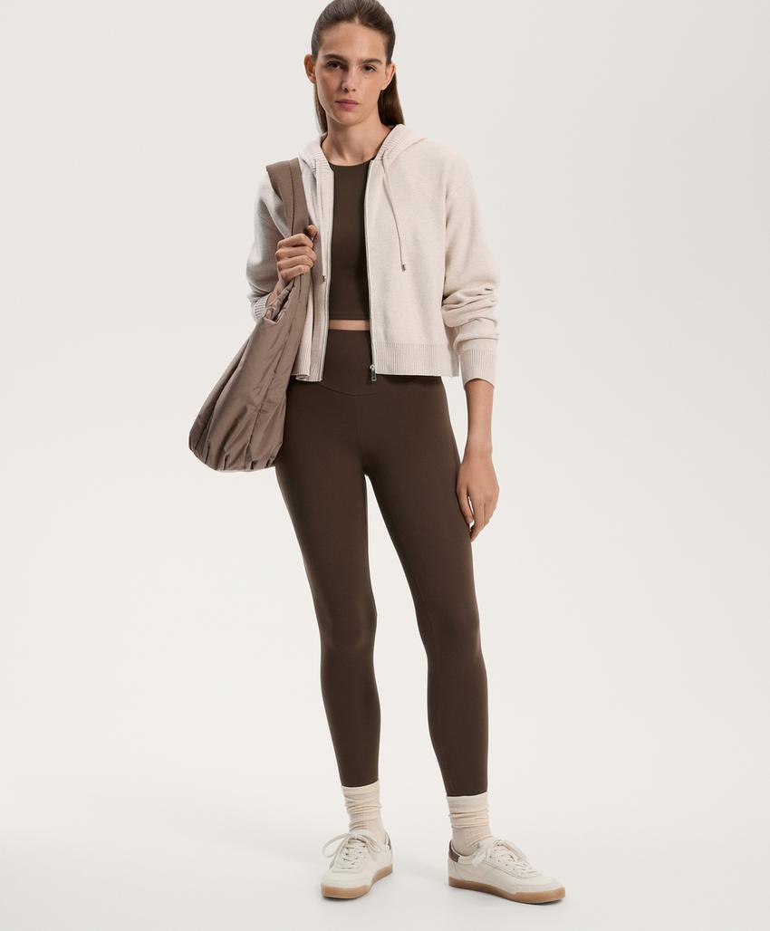 Вязаная куртка с капюшоном