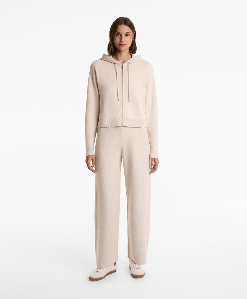 Вязаная куртка с капюшоном