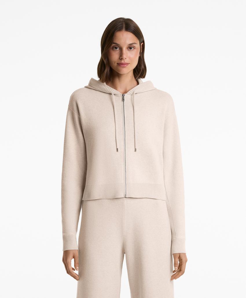 Вязаная куртка с капюшоном