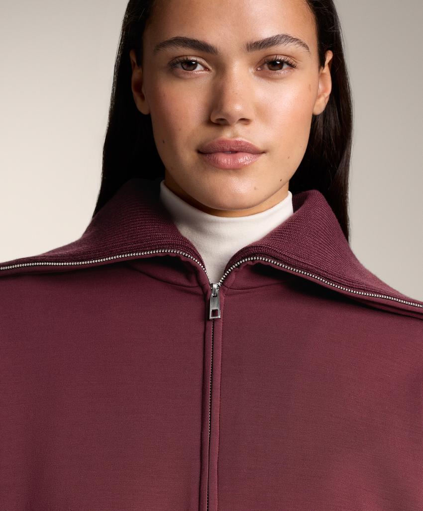 Куртка с втачным поясом и воротником из мягкого модала