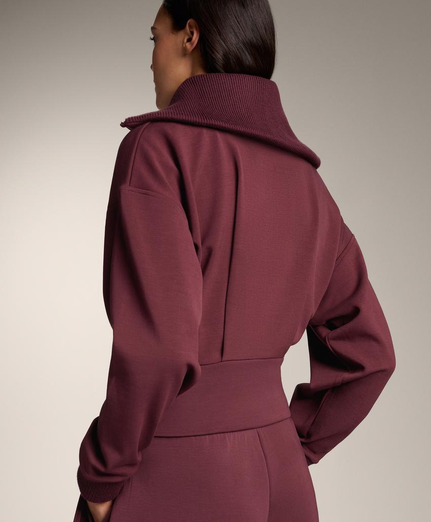 Куртка с втачным поясом и воротником из мягкого модала