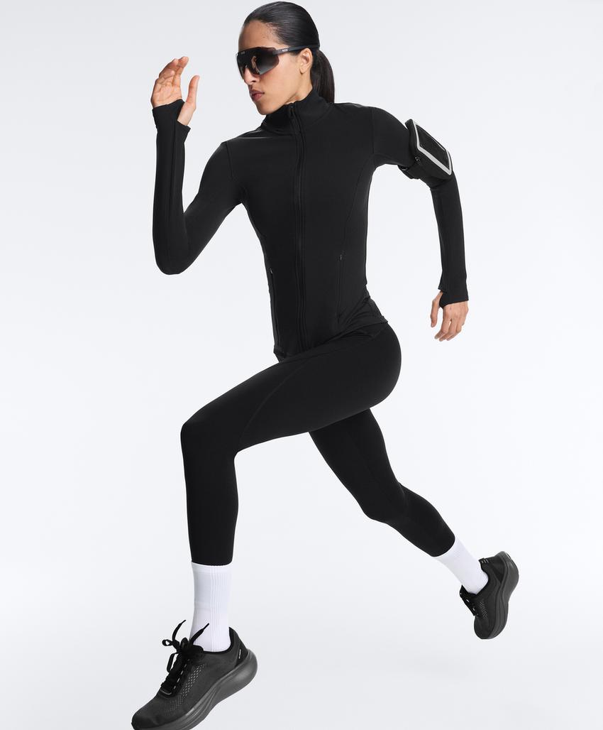 Легкая теплая техническая куртка