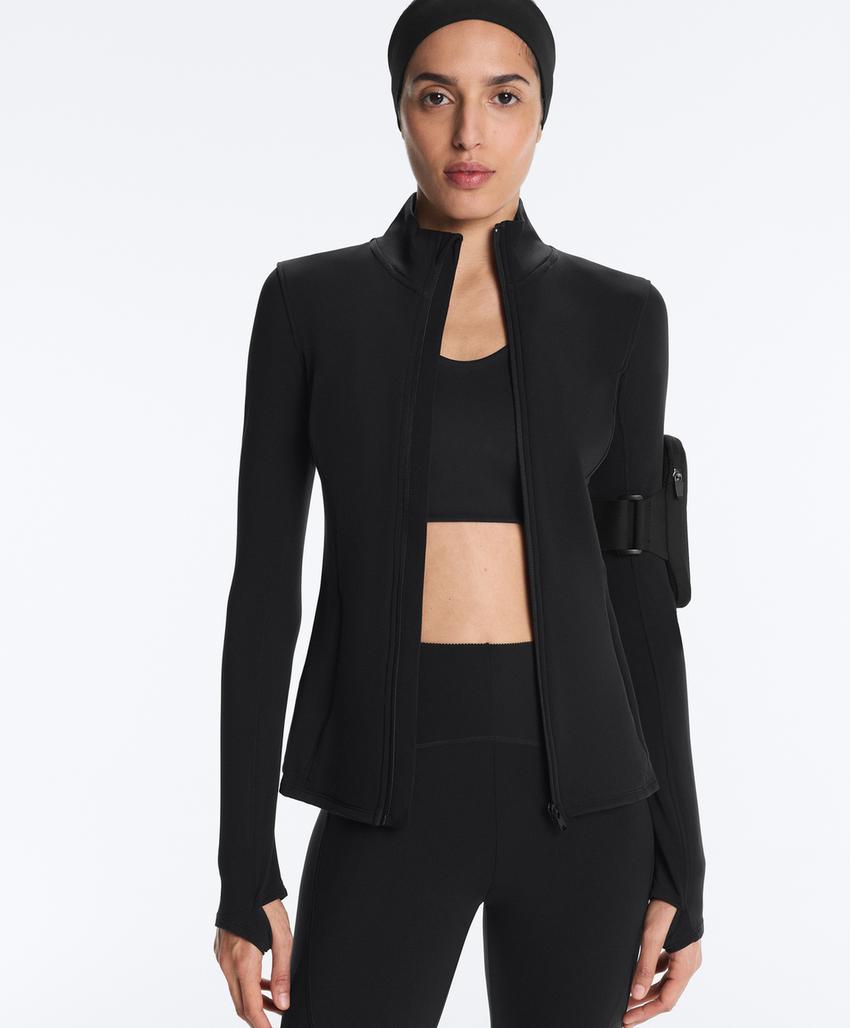 Легкая теплая техническая куртка