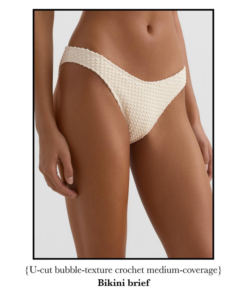 Трусы для бикини среднего покрытия с узором пузырькового крючка u-образного выреза