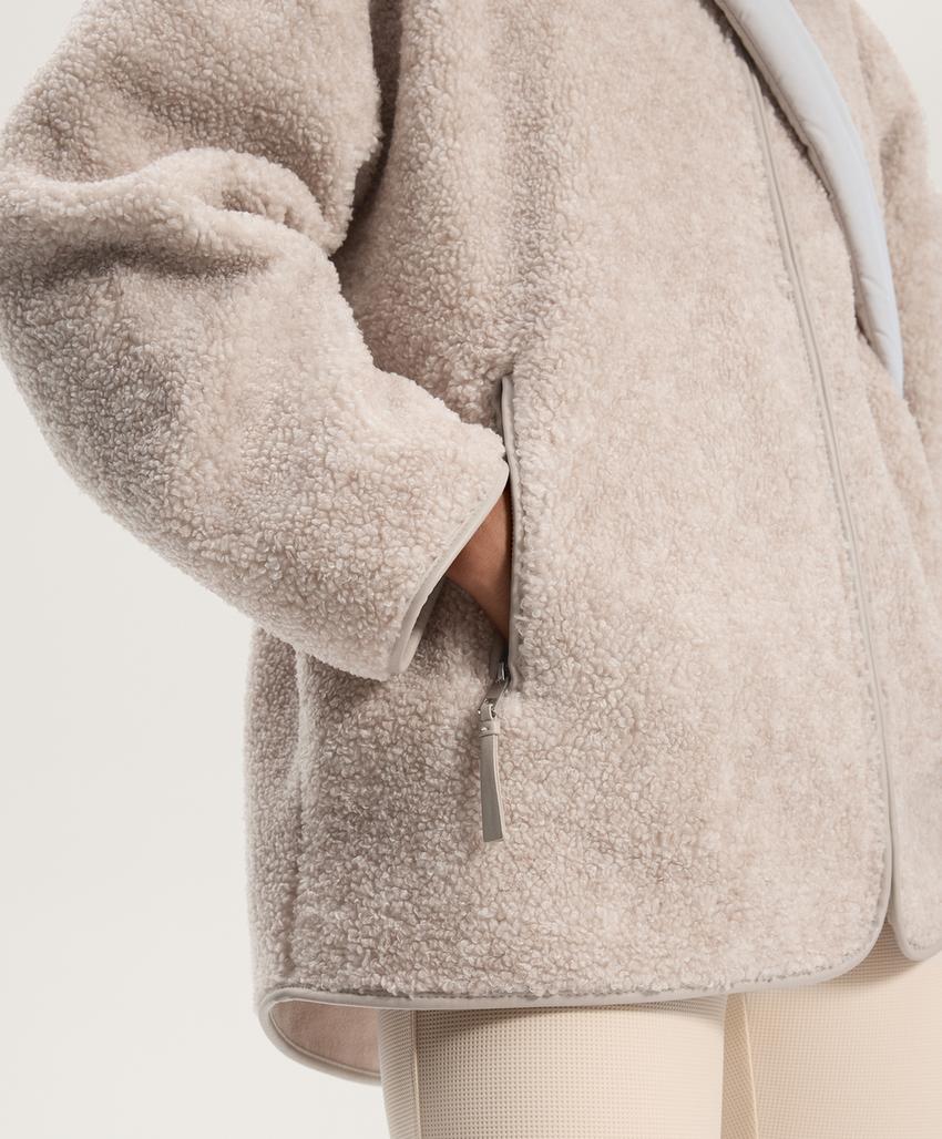 Джинсовая куртка с искусственным мехом в стиле oversize