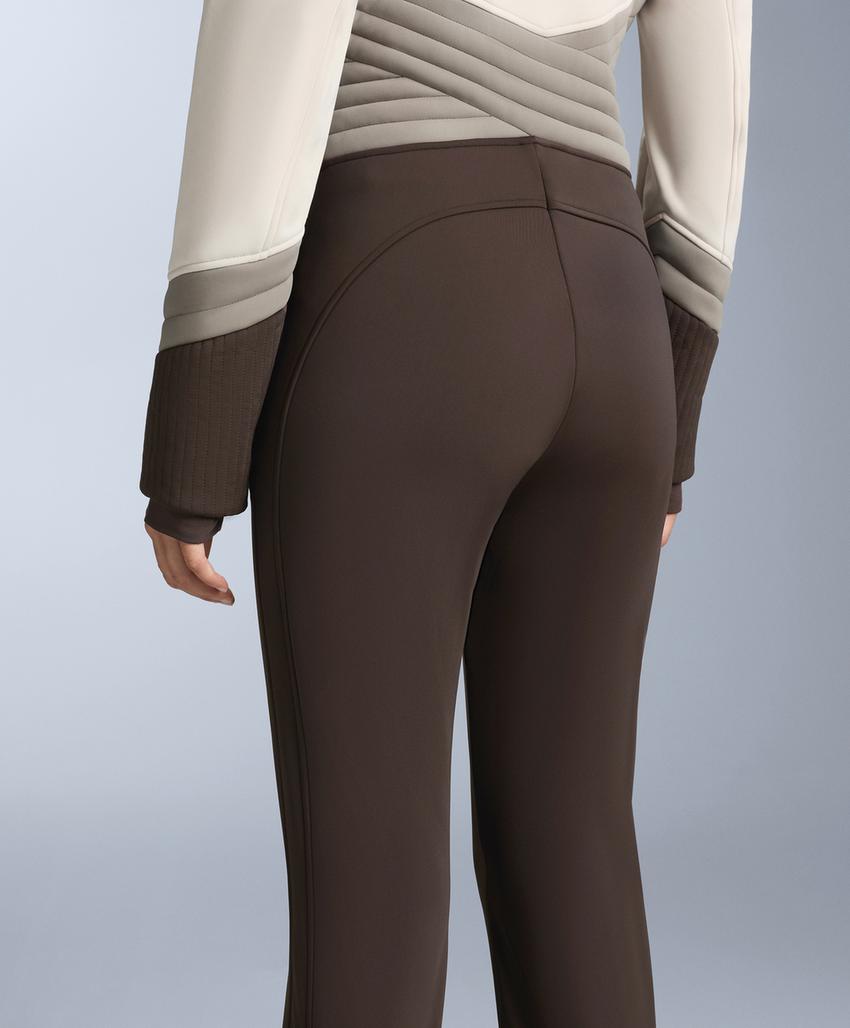 Костюм для катания на лыжах с водоотталкивающим покрытием и контрастной расцветкой