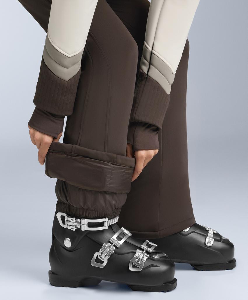 Костюм для катания на лыжах с водоотталкивающим покрытием и контрастной расцветкой