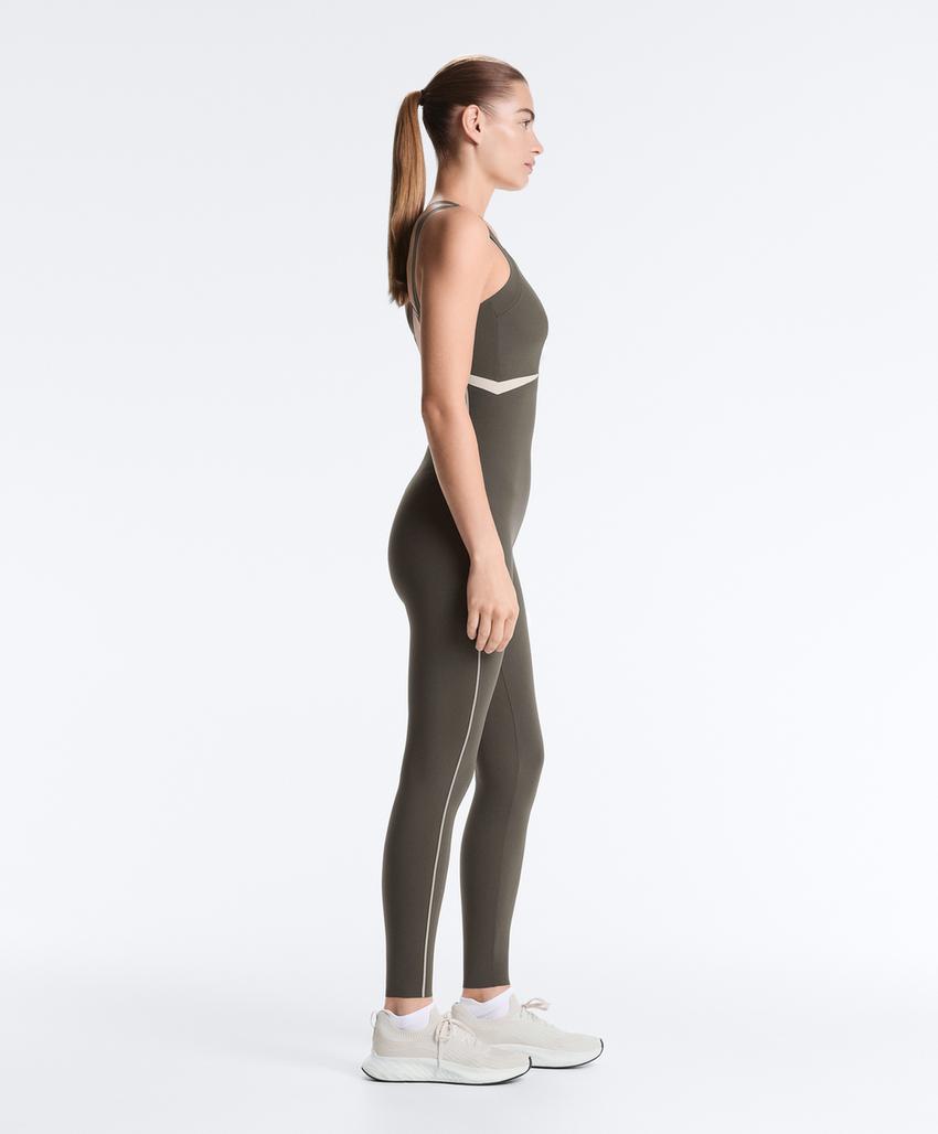 Компрессионный костюм с отражающими элементами