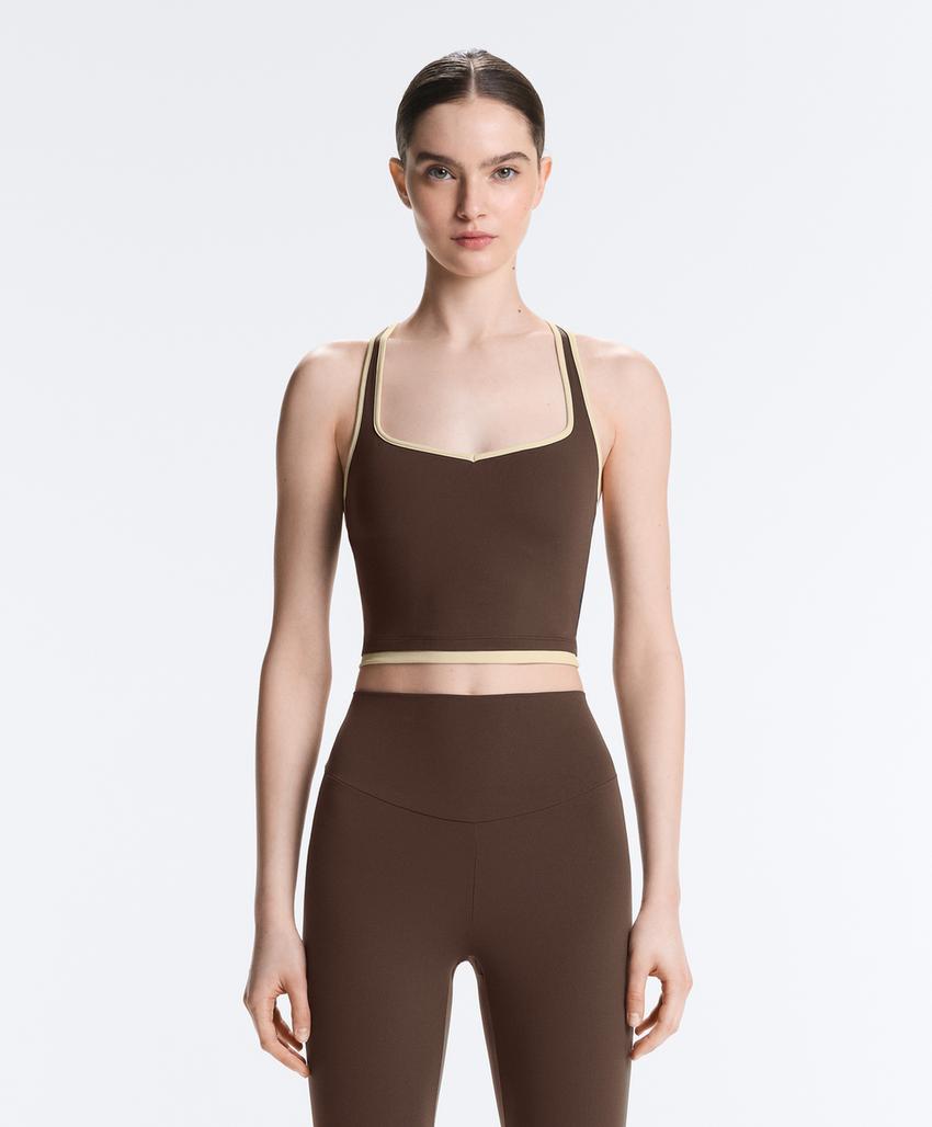 Топ с крест-накрест на спине comfortlux с контрастными вставками