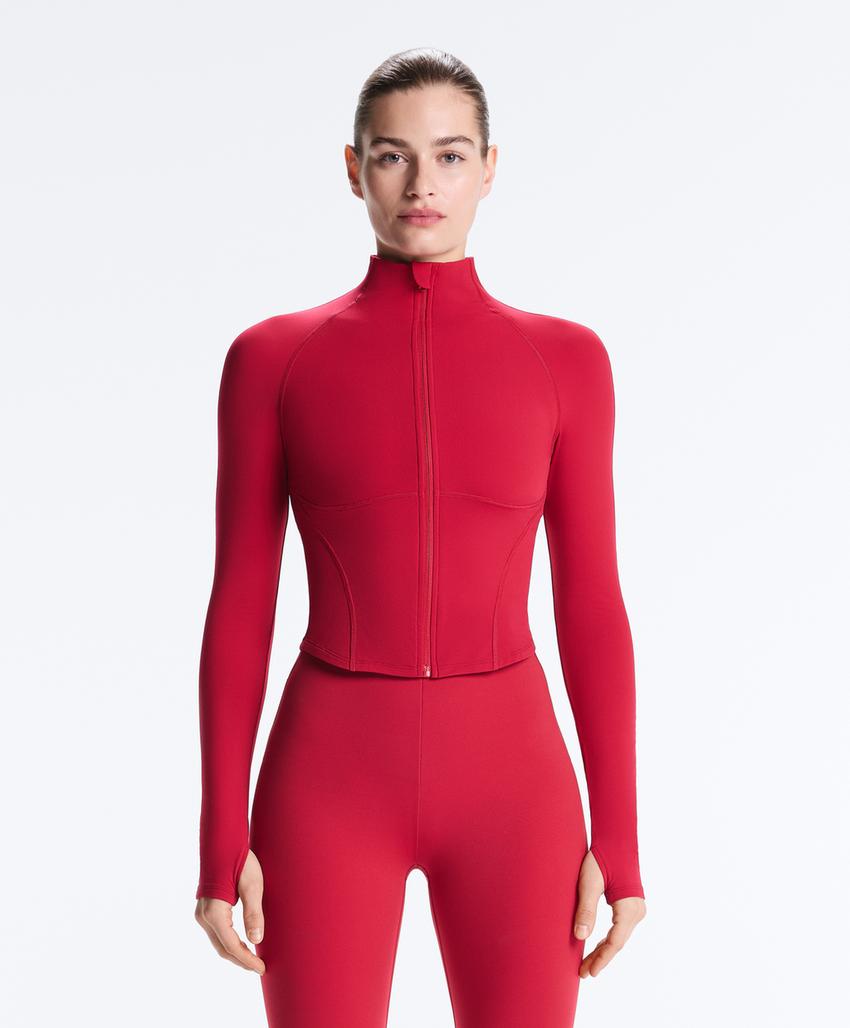 Легкая и теплая высокотехнологичная куртка с отстрочкой