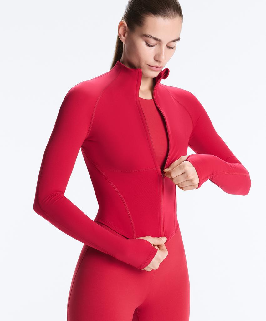 Легкая и теплая высокотехнологичная куртка с отстрочкой